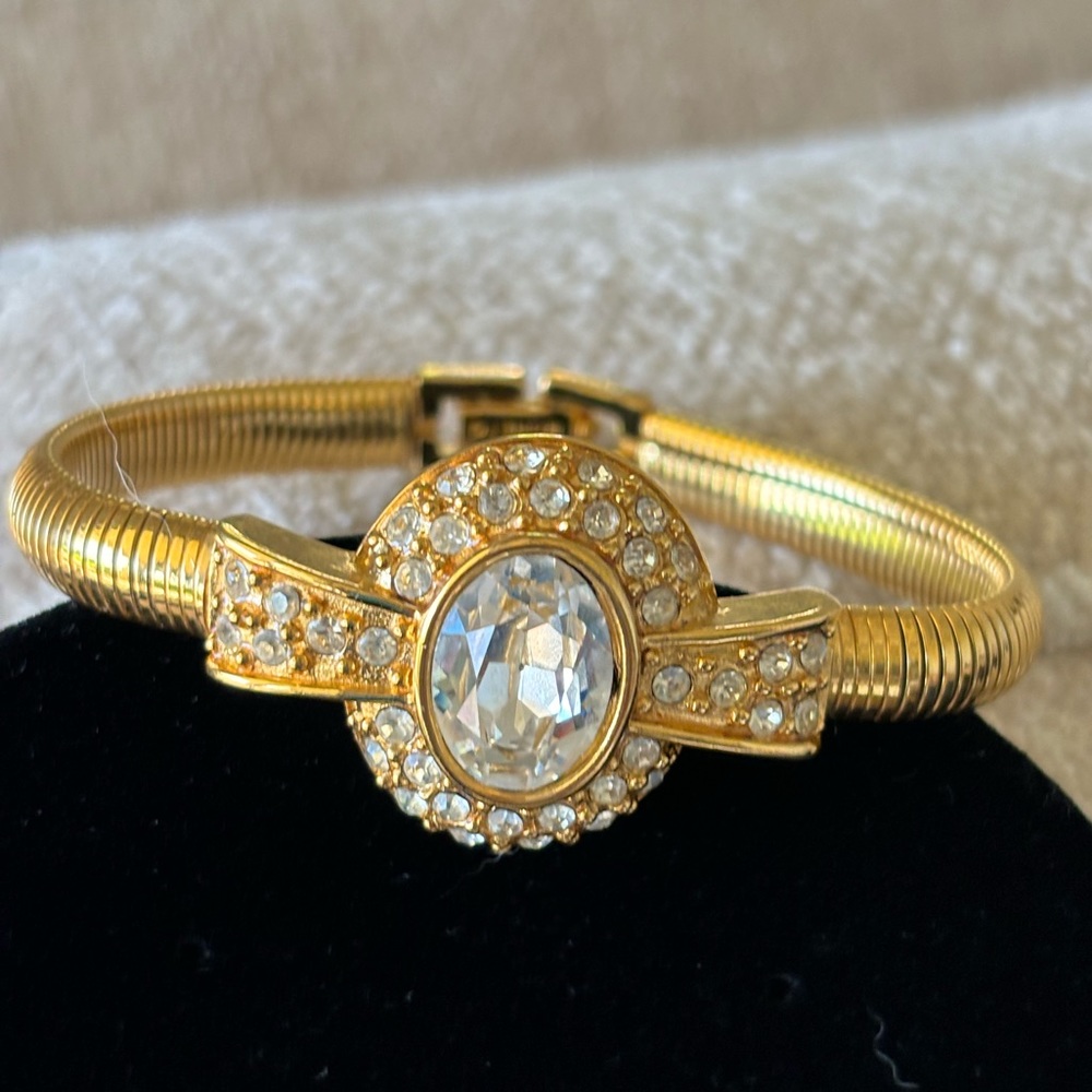 Monet Vintage Signed 1980s Excellent Gold Crystal Stretch Bracelet